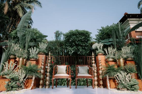 Vaibhavi & Mani: pelikuthuru décor at Alila Diwa Goa